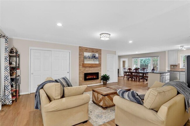 Building Photo - 2560 Skyland Trail NE