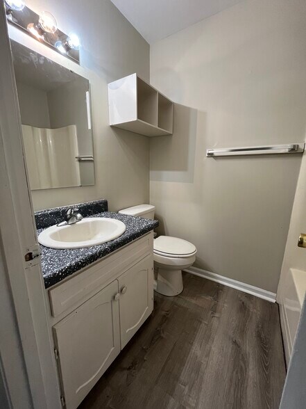 Building Photo - 711 Church St