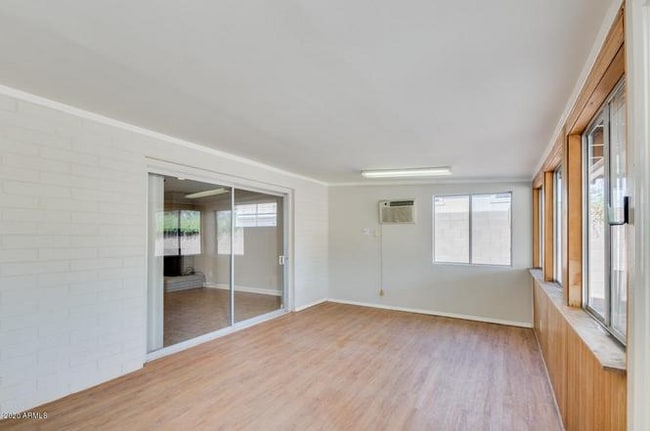 Building Photo - 110 W Del Rio Dr