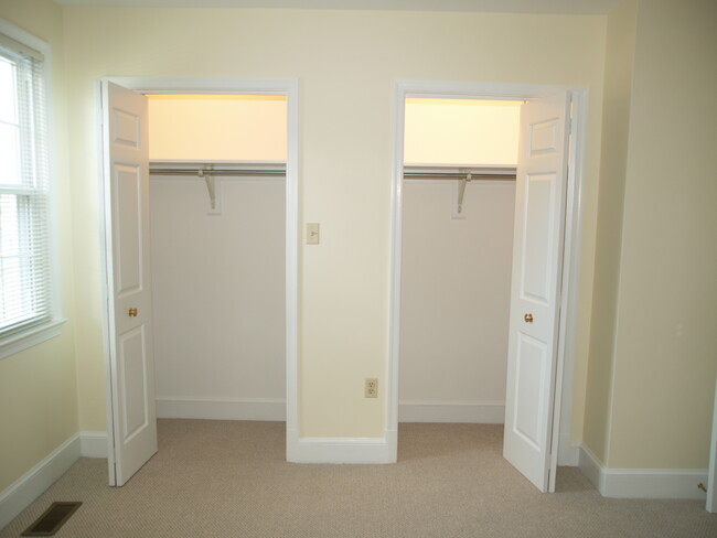 Main Bedroom - 3287 Sutton Pl NW