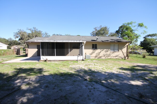 Building Photo - AMAZING 3 Bedroom 2 Bathroom Home In Orlando!