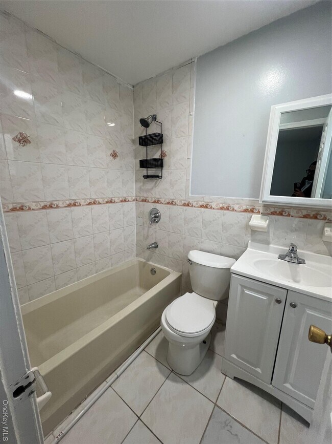 Building Photo - 180-11 146th Ave