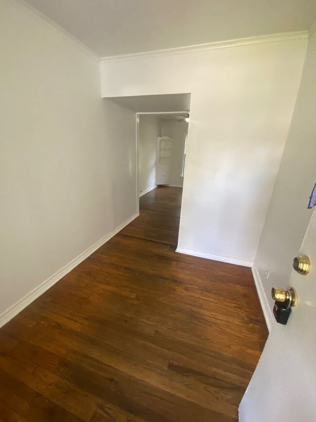 Building Photo - 3 Bedroom 1 Bath House Near Westmoreland R...