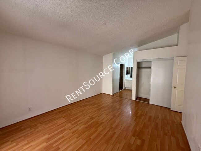 Building Photo - 37516 Lilacview Ave