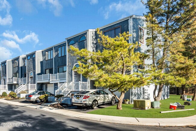 Building Photo - 4 Black Pine Ln