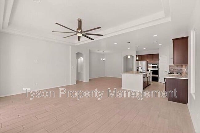 Building Photo - 247 Needle Ave SW