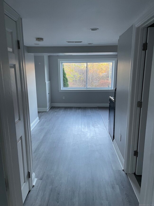 Building Photo - 47 Riverside Ave