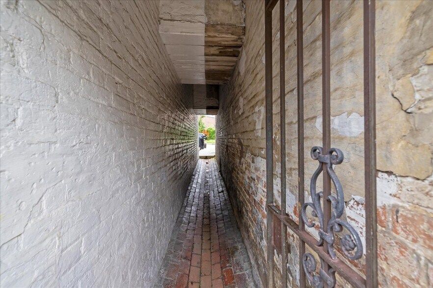 Building Photo - 656 Washington Blvd