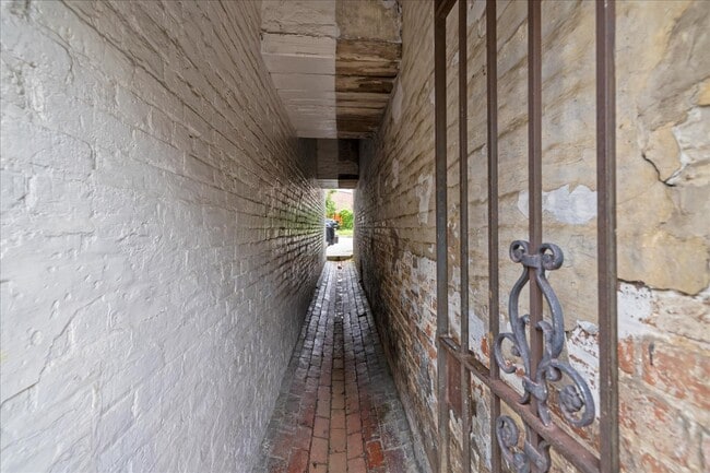 Building Photo - 656 Washington Blvd