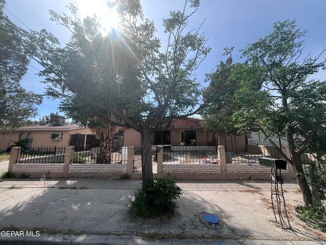 Building Photo - 216 Pacific Dr