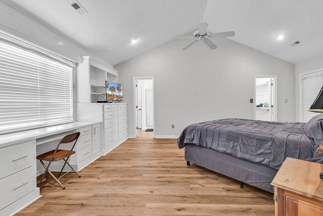 Building Photo - Don't miss out on this gorgeous 3 bedroom 2.5 bath home nestled in the prestigious gated communit...