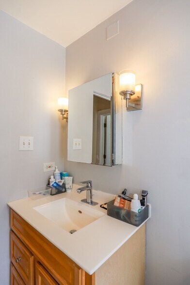 Building Photo - 613 W Arlington Pl