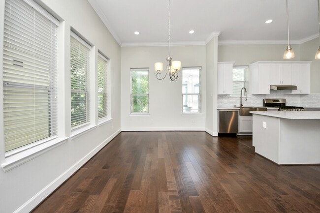 Building Photo - 1716 Stuart St