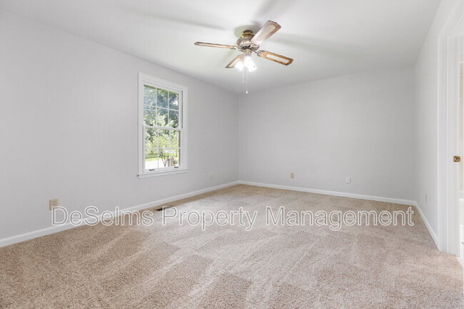Building Photo - 3204 Blackwood Dr