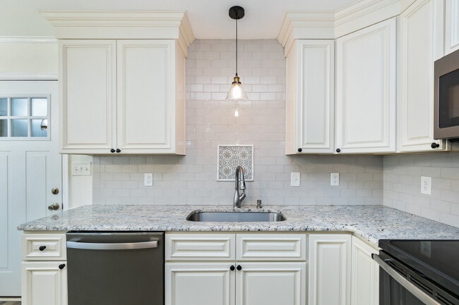 Building Photo - 6208 Bent Fork Cir