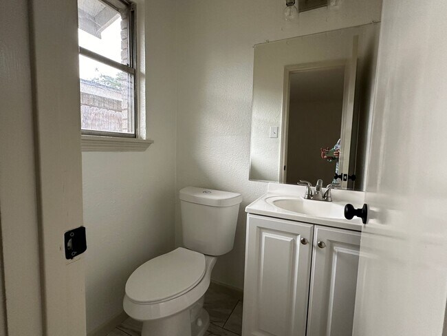 Building Photo - 129 Janin Cir N