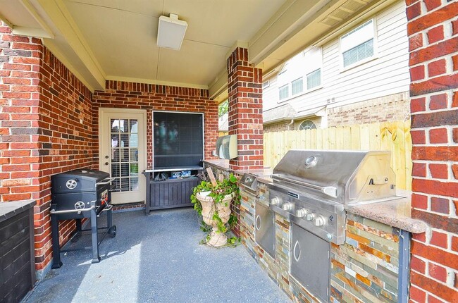 Building Photo - 25419 Richton Falls Dr