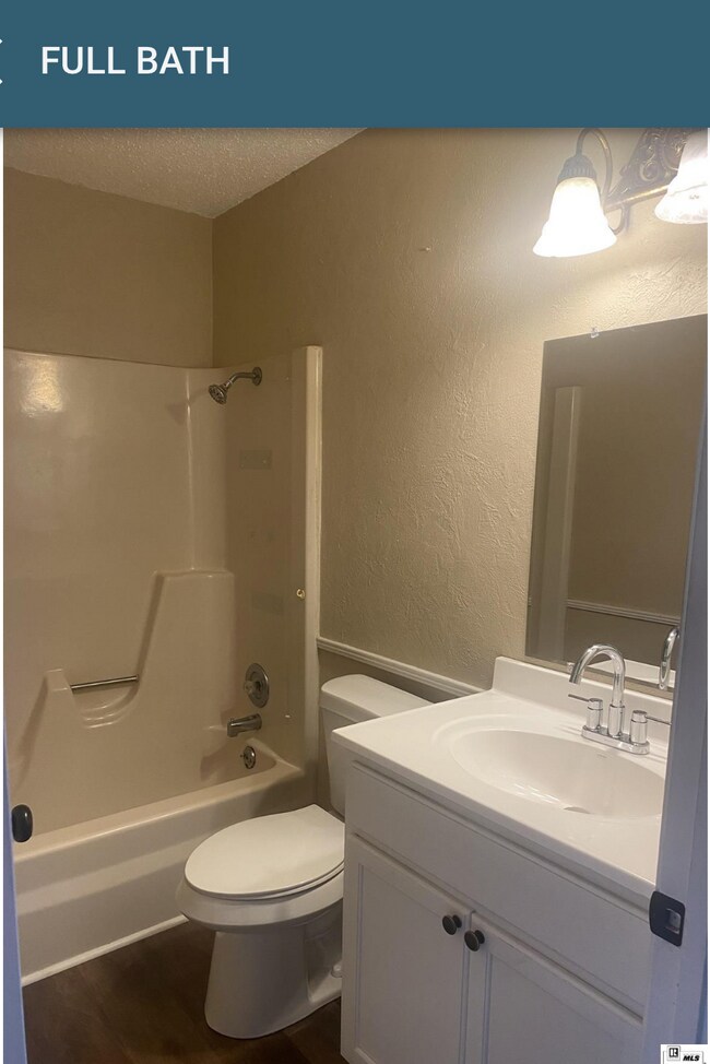 Building Photo - 122 Wellington Pl