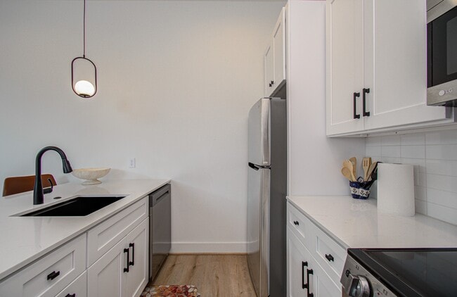 Building Photo - 203 Danna Ln