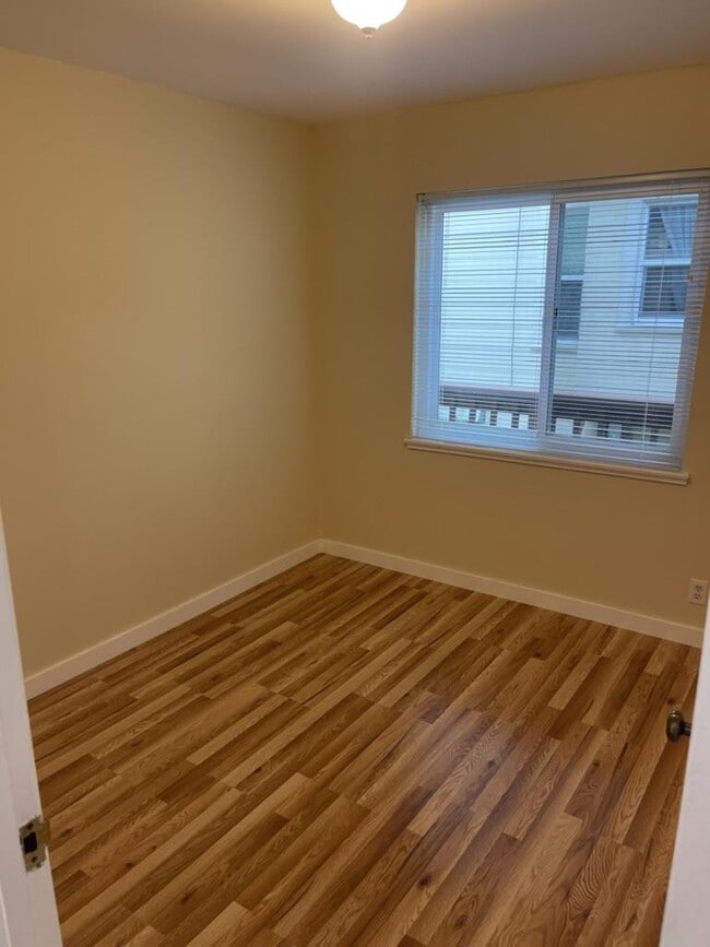 Building Photo - 265 Mastick Ave