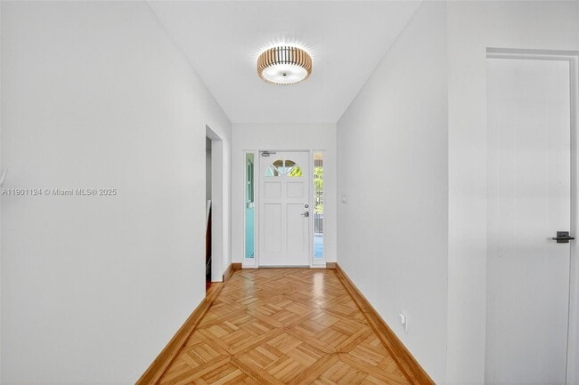 Building Photo - 2910 N Flagler Dr