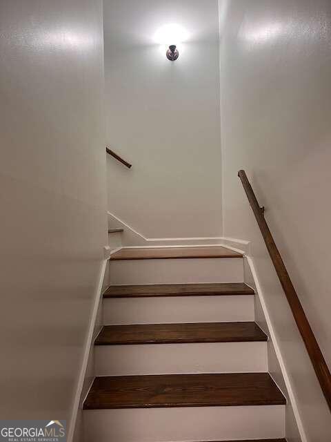 Building Photo - 871 Cedar Trce SW