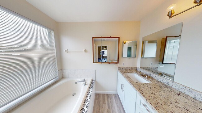 Building Photo - Beautiful 3 Bed/2 Bath Single Family Home ...