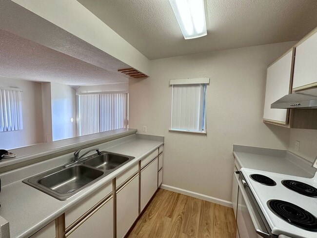 Building Photo - For Rent - [Hillsdale] 95-1195 Makaikai St...