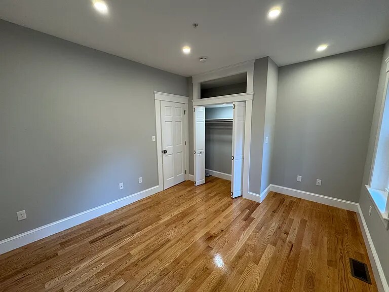 Building Photo - 86 Orchard St