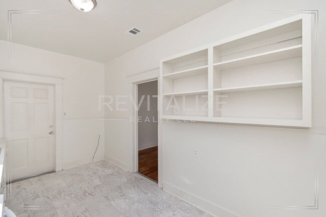 Building Photo - Charming Lower Midtown Cottage