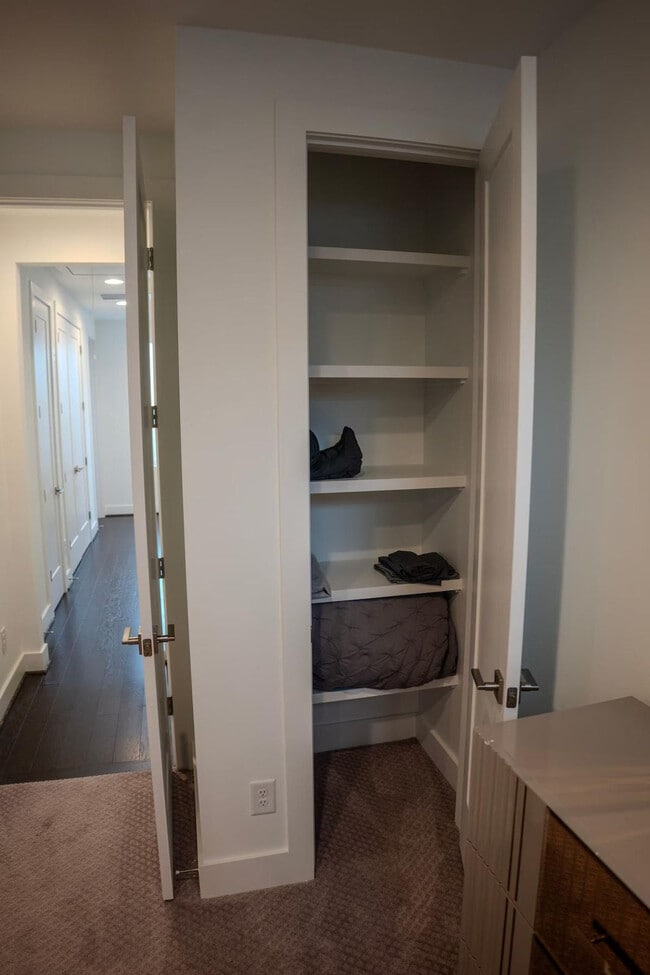 Building Photo - 1680 Memorial Dr SE