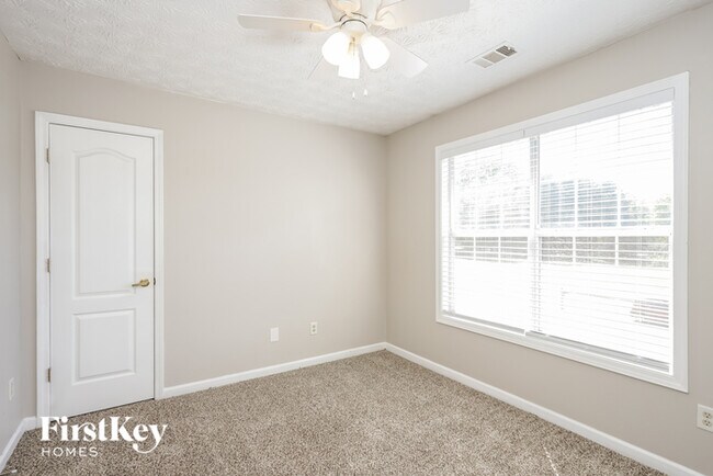 Building Photo - 112 Wyckliffe Dr