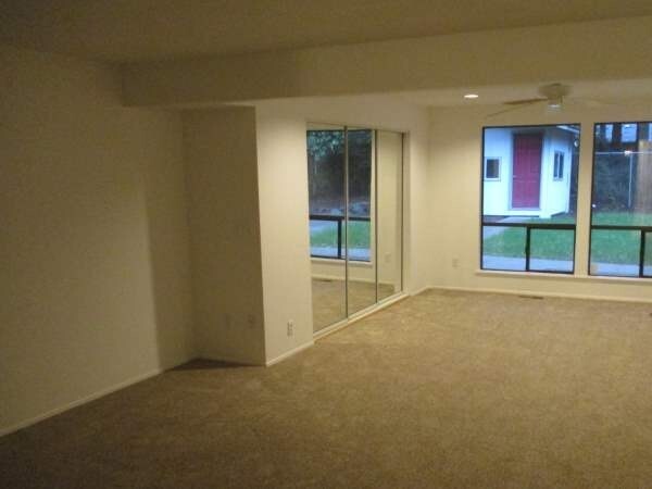 Building Photo - Wonderful 3 Bedroom Rambler in West Park E...