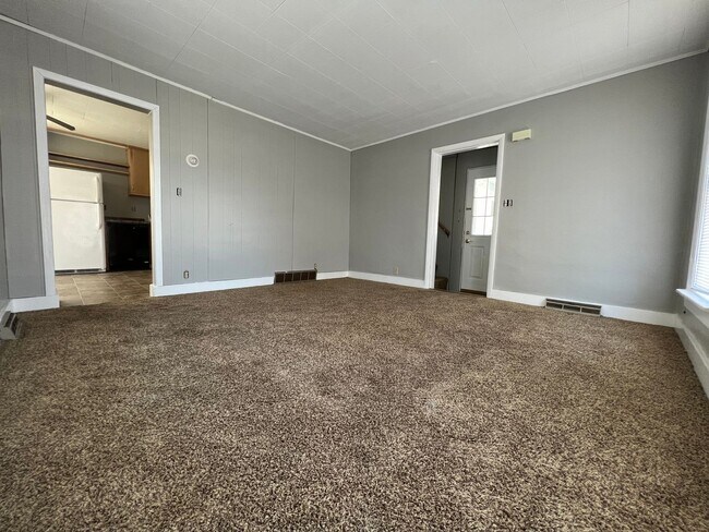 Building Photo - 812 7th Ave S