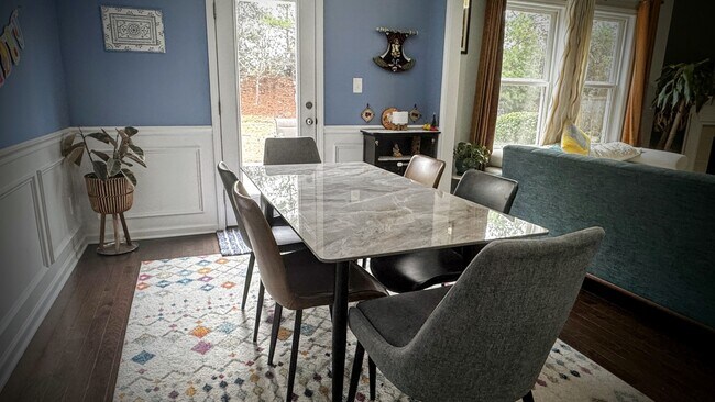 Building Photo - 318 OldCastle Dr