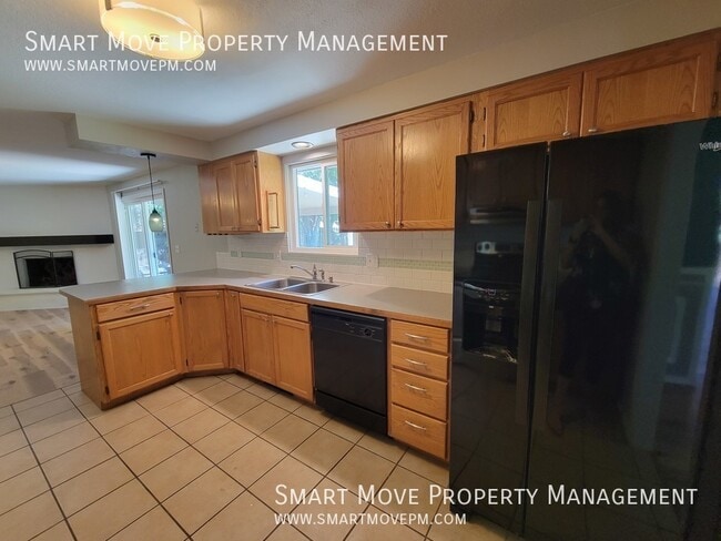 Building Photo - 9990 Skycrest-