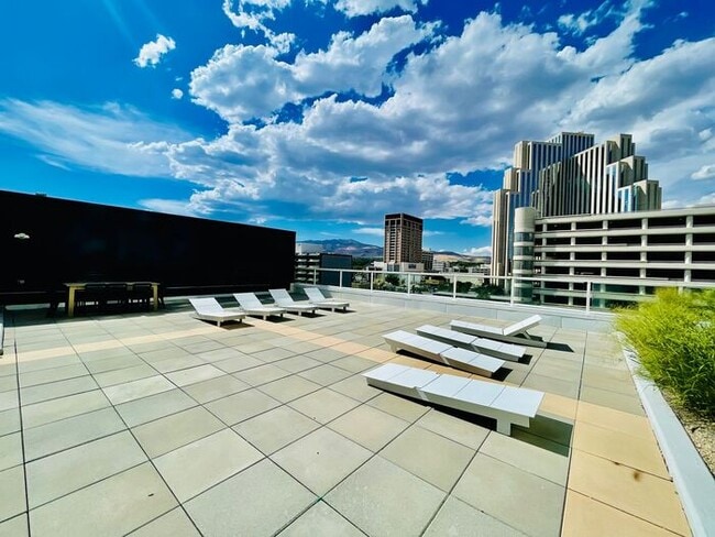 Building Photo - MOVE IN SPECIAL!!! DEPOSIT MOVES YOU IN!!!