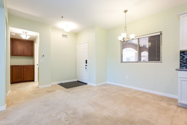 Building Photo - Lovely single-story condo in the community...