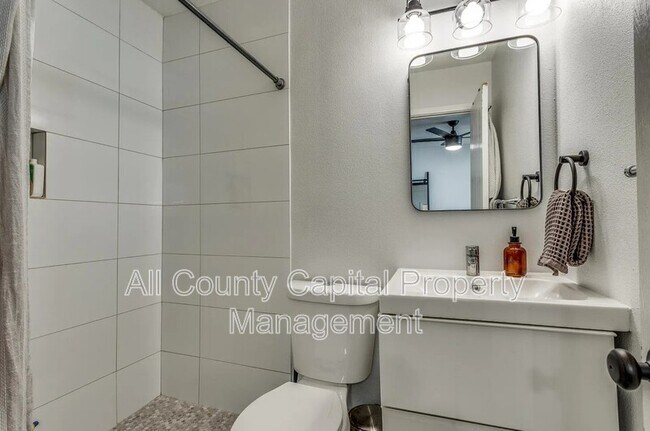 Building Photo - 748 Wales Way