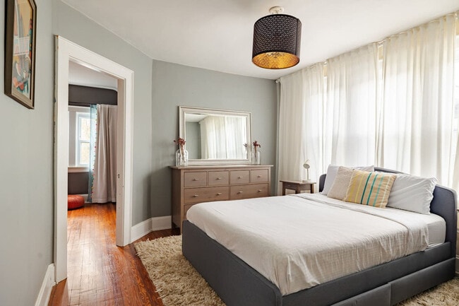 Building Photo - 3935 Oak Park Pl