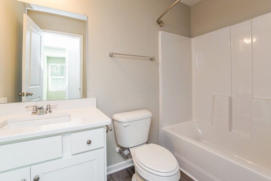 Building Photo - 522 Landing View Dr