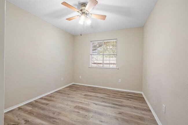 Building Photo - 3937 Kristencreek Ln