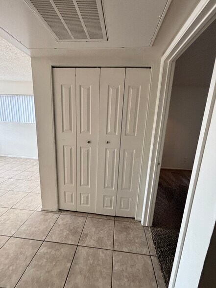 Building Photo - 700 W University Dr