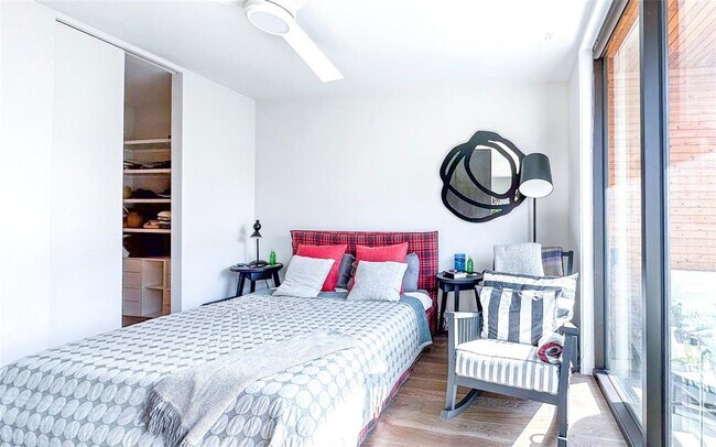 Building Photo - 900 S 1st St