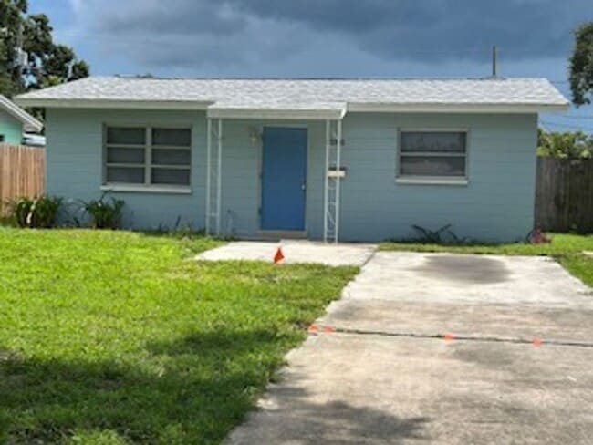 Primary Photo - Quaint 2/1.5 bath home
