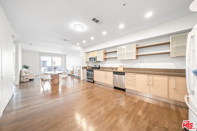 Building Photo - 1234 Wilshire Blvd