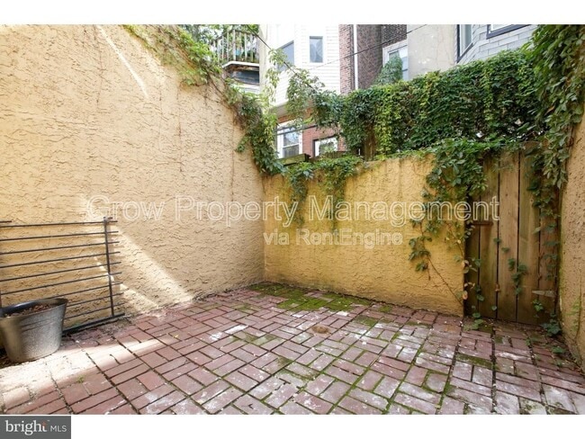 Building Photo - 2416 Manning St