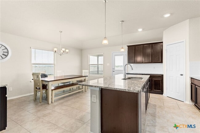Building Photo - 2416 Elba Dr