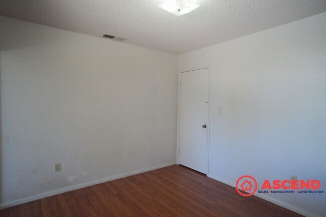 Building Photo - Splendid Home In East Bakersfield!