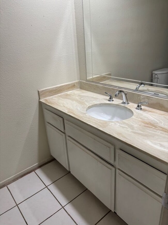 Building Photo - Low in La Quinta Cove